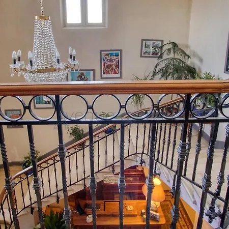 Le Mogador Chateau Du Martinet Bed and breakfast Violès