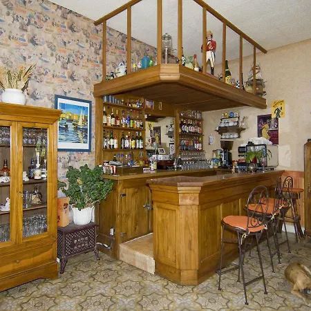 Le Mogador Chateau Du Martinet Bed and breakfast
