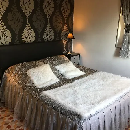 Le Mogador Chateau Du Martinet 3* Violès